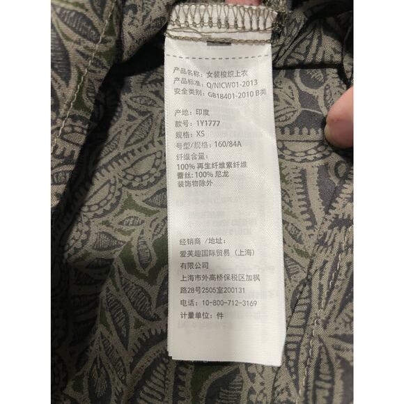 Abercrombie & Fitch Women's Size XS Shoulder-less Blouse Gray Paisley - Picture 9 of 9